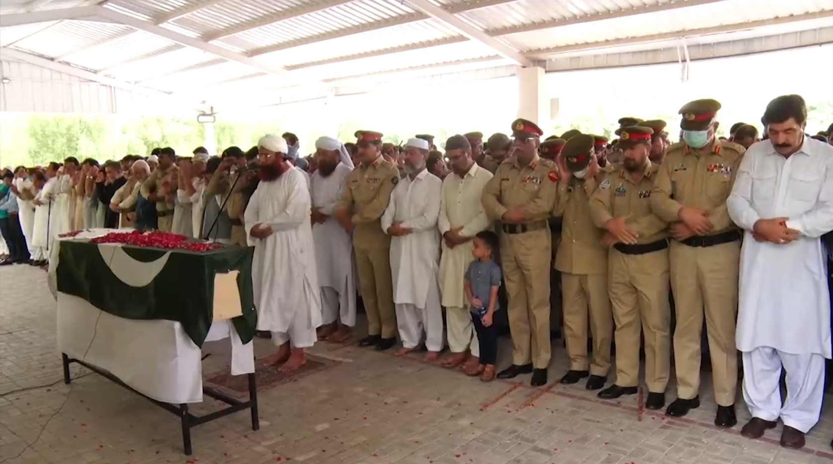 بلوچستان ہیلی کاپٹر حادثے میں شہید فوجی افسران کی نماز جنازہ ادا کردی گئی