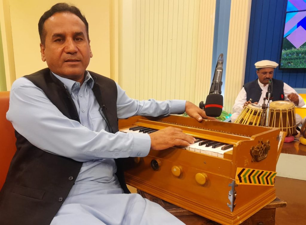 گل زما دخاورے ۔ خیبر ٹیلیویژن پشاور کا یادگار پروگرام ھے ۔۔ زرو استاد
