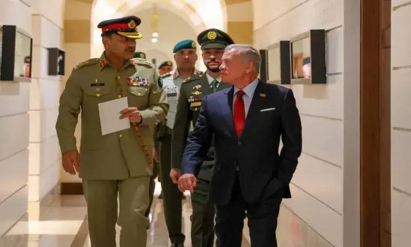 فیلڈ مارشل عاصم منير کی اردن کے شاہ عبداللہ سے ملاقات، دفاعی تعاون اور دوطرفہ تعلقات کو وسعت دینے پر غور Field Marshal Asim Munir meets with King Abdullah of Jordan, discusses defense cooperation and expanding bilateral relations