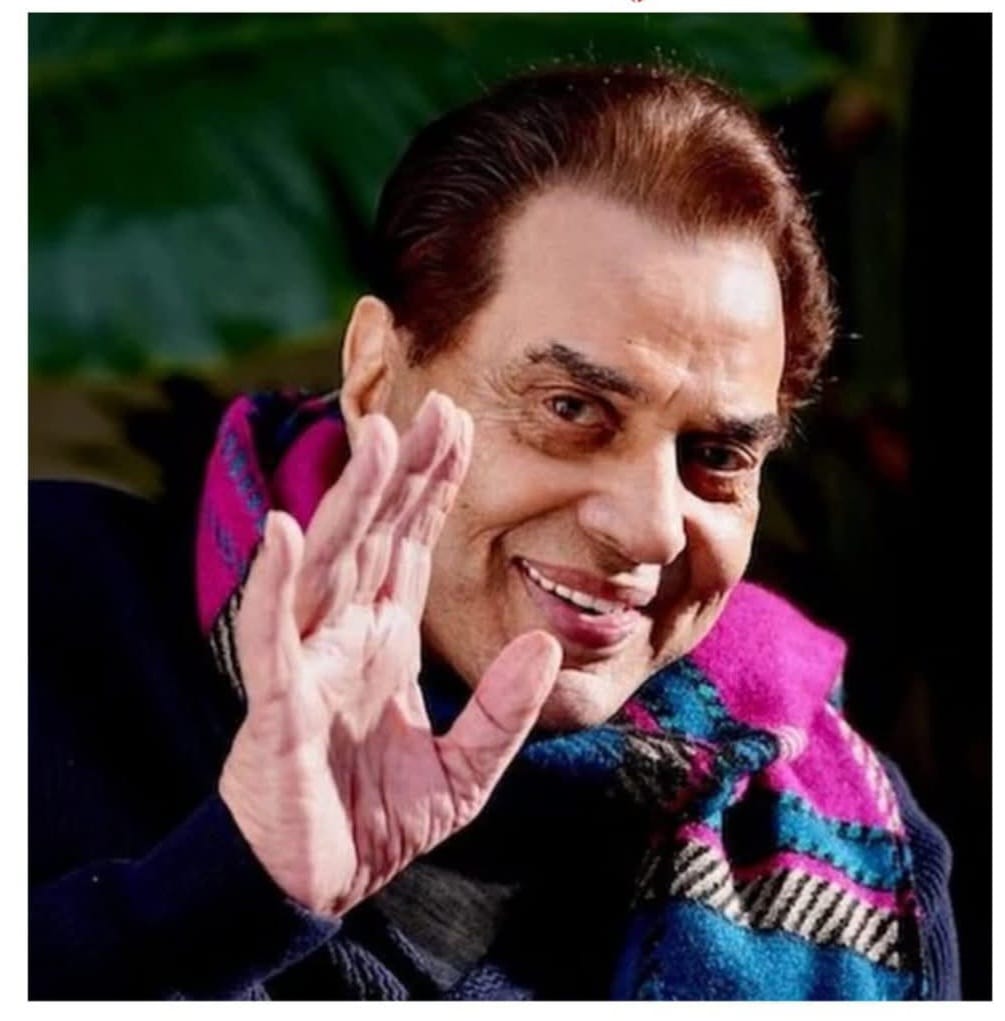 یہ زندگی کے میلے دنیا میں کم نہ ھونگے۔۔ افسوس ھم نہ ھونگے۔۔۔ دھرم ویر کا جنگجو ھیرو ۔دھرمیندر آخرکار موت سے شکست کھاگیا۔۔۔۔ These festivals of life will never fade from this world, but sadly, we will no longer be here to see them. Dharmveer’s fearless warrior hero, Dharmendra, has finally lost his battle with death.