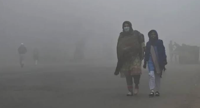 خیبرپختونخوا کے مختلف علاقوں میں شدید دھند، سکولوں کا نیا ٹائم ٹیبل جاری Heavy fog in various areas of Khyber Pakhtunkhwa, new school timetable issued