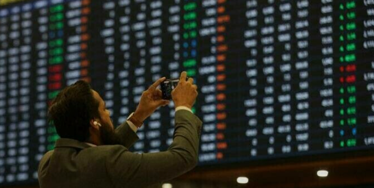 سٹاک ایکسچینج میں نئی تاریخ رقم، ایک لاکھ 70 ہزار پوائنٹس کی حد بھی عبور New history created in the stock exchange, the threshold of 170,000 points was also crossed.