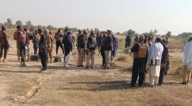 لکی مروت میں پولیس موبائل پر خودکش حملہ، ایک اہلکار شہید،6 زخمی Suicide attack on police mobile in Lakki Marwat, one officer martyred, 6 injured