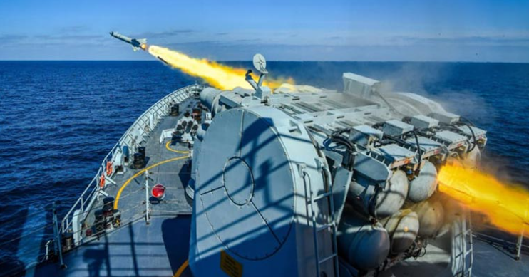 پاک بحریہ کا سمندر سے فضا تک مار کرنے والے میزائل کا کامیاب اور شاندار تجربہ Pakistan Navy's successful and spectacular test of sea-to-air missile