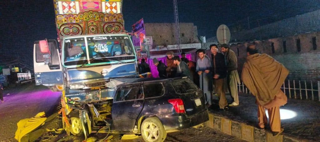 Khyber/Jamrud: 5 people killed in collision between car and truck near Bab-e-Khyber