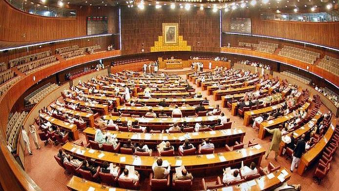 بیوی اور بچوں کے تحفظ سے متعلق نیا قانون منظور، گھورنے اور دھمکیاں دینے پر بھی سزا ہوگی Kohistan mega corruption scandal, accused flees abroad, Interpol net tightens