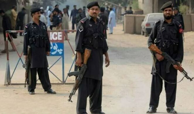 بنوں لنک روڈ پر ہنگو پولیس کی گاڑی پر فائرنگ، تین اہلکار زخمی Three police personnel injured as Hangu police vehicle attacked in Bannu