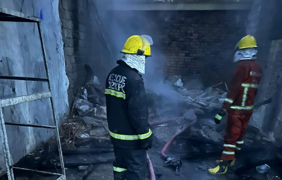 چارسدہ: اتمانزئی طارق آباد میں گھر کے اندر گیس سلنڈر دھماکہ، دو بچے جاں بحق Charsadda: Gas cylinder explosion inside a house in Atmanzai Tariqabad, two children killed