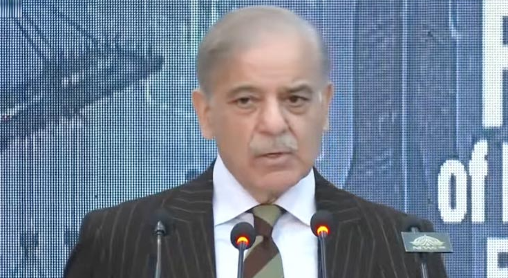 وزیرِ اعظم شہباز شریف کا کامیاب کارروائیوں پر سیکیورٹی فورسز کو خراجِ تحسین PM Shehbaz Sharif Lauds Security Forces for Foiling Terror Threats
