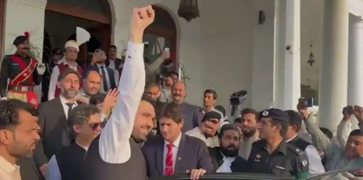 وزیر اعلی خیبر پختونخوا سہیل آفریدی کو گرفتار کرکے 17 جنوری کو پیش کرنے کا حکم Khyber Pakhtunkhwa Chief Minister Sohail Afridi ordered to be arrested and produced on January 17