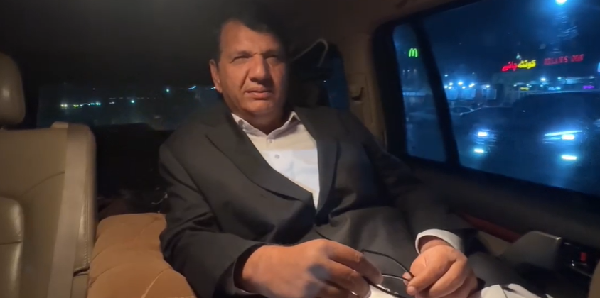 پی ٹی آئی احتجاج کے سبب وفاقی وزیر امیر مقام صوابی موٹروے پر 8گھنٹے سے زائد پھنسے رہے، بطور احتجاج راستوں کی بندش پر شدید تنقید Federal Minister Amir Muqam was stuck on the Swabi Motorway for more than 8 hours due to PTI protests, severely criticizing the closure of roads as a protest.