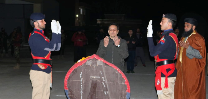 شہید پولیس اہلکار توصیف خان کی نماز جنازہ پولیس لائن خیبر شاکس میں ادا، سرکاری اعزاز کیساتھ سپردِ خاک Funeral prayers of martyred police officer Tauseef Khan offered at Police Lines Khyber Shaqs, laid to rest with official honors