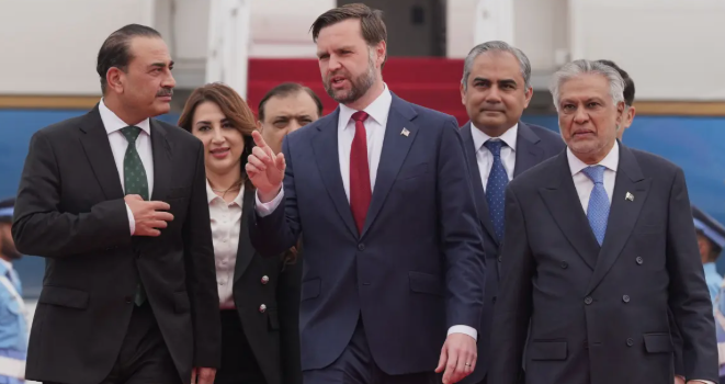 اسلام آباد میں ایران سے مذاکرات، امریکی نائب صدر جے ڈی وینس کی قیادت میں وفد پاکستان پہنچ گیا Negotiations with Iran in Islamabad, delegation led by US Vice President JD Vance arrives in Pakistan