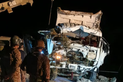 بنوں:ایف ڈبلیو او کی گاڑی دریا میں جاگری،2 اہلکاروں کی لاشیں اور 7 کو زخمی حالت میں نکال لیا گیا، متعدد لاپتہ اہلکاروں کی تلاش جاری Bannu: FWO vehicle falls into river, bodies of 2 personnel and 7 injured recovered, search continues for several missing personnel