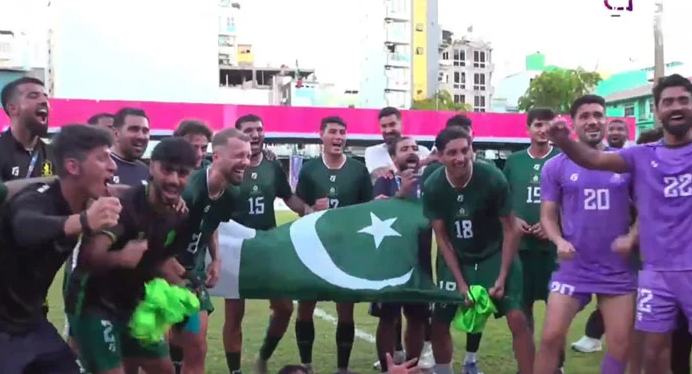 افغانستان کو شکست،پاکستان نے مالدیپ گولڈن جوبلی فٹبال ٹورنامنٹ کے فائنل کيلئے کواليفائی کرليا After defeating Afghanistan, Pakistan qualified for the finals of the Maldives Golden Jubilee Football Tournament