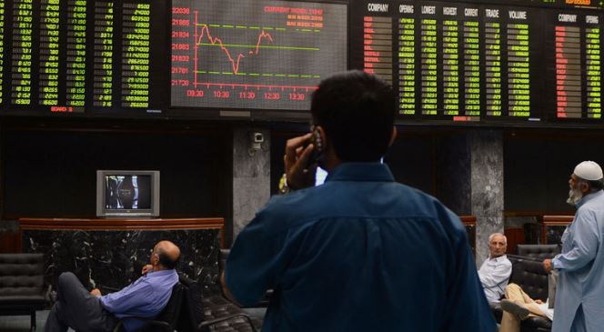 پاکستان اسٹاک ایکسچینج میں مندی، 100 انڈیکس میں 3450 پوائنٹس کی کمی PSX plunged over 3400 points