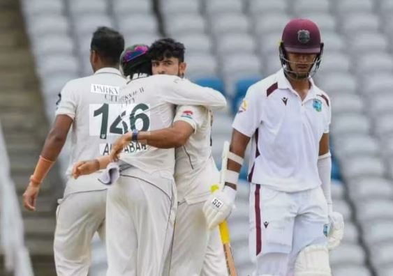 پہلے ٹیسٹ کاپہلا دن:ویسٹ انڈیز کے 3 وکٹوں پر 194 رنز،عباس کے 2 شکار West Indies ended the first day of the opening test on 194-3