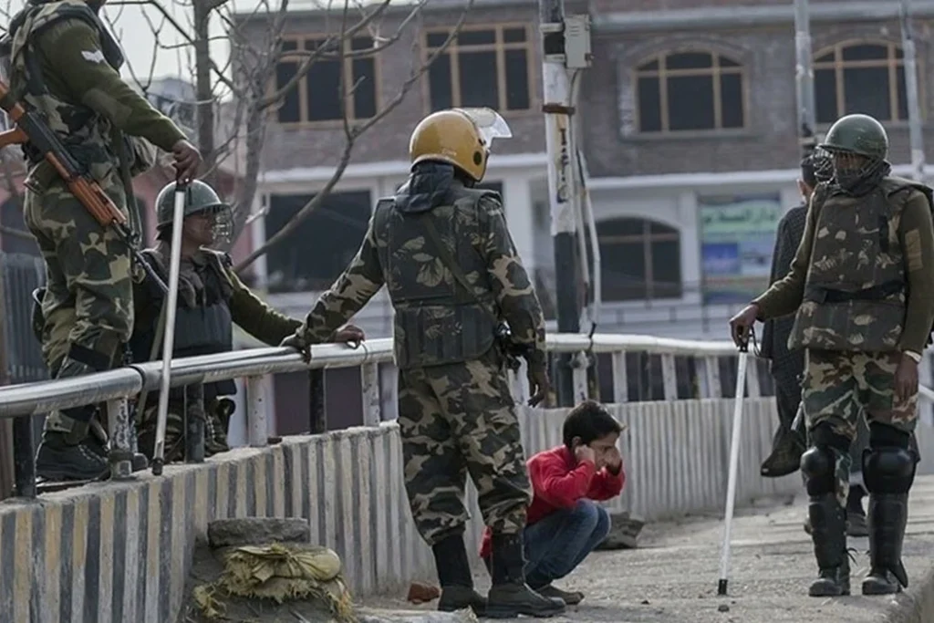 مقبوضہ کشمیر: بھارت کی طرف سے مزید 16 کشمیریوں کی جائیدادیں ضبط، حریت کانفرنس کی شدید مذمت