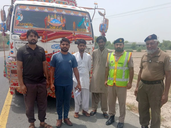 موٹروے پولیس نے پنجاب سے سندھ سمگل کی جانے والی 42 ٹن کی بڑی کھیپ قبضے میں لے لی