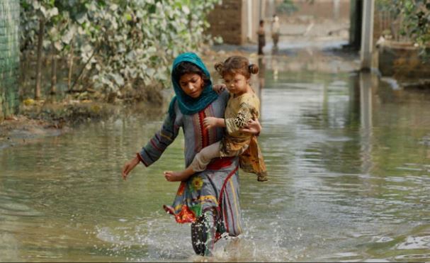پاکستان میں تین کروڑ 40 لاکھ بچے موسمیاتی خطرات سے دوچار Climate Change may impact over 34 million children in Pakistan; says UNICEF