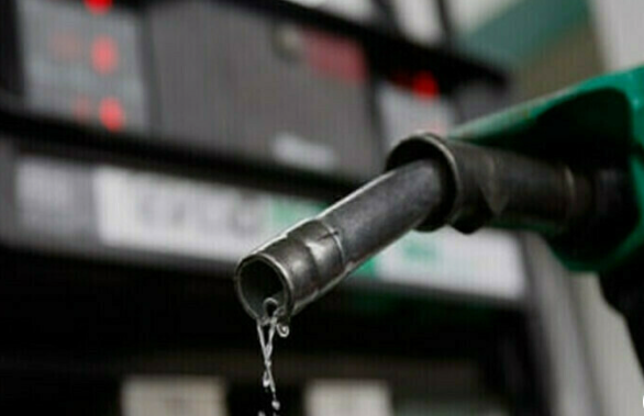 حکومت نے پٹرولیم مصنوعات کی قیمتوں میں بڑا اضافہ کر دیا Government increases petrol and diesel prices؛ new rates take effect immediately