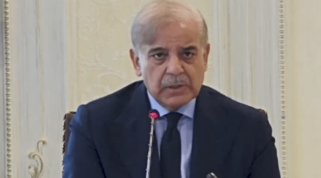 وزیراعظم شہبازشریف کا جنوبی وزیرستان میں دہشتگردوں کا حملہ ناکام بنانے پر سیکیورٹی فورسز کو خراجِ تحسین Prime Minister Shehbaz Sharif pays tribute to security forces for thwarting a terrorist attack in South Waziristan.