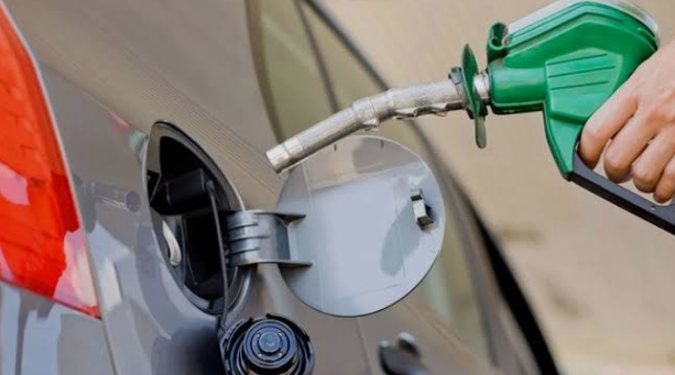 پٹرولیم مصنوعات کی قیمتوں میں مزيد اضافہ کردیا گیا The prices of petroleum products have been increased further.