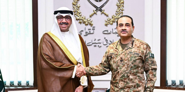 کویت کے وزیرِ دفاع کیراولپنڈی میں فیلڈ مارشل سید عاصم منیر سے اہم ملاقات Kuwaiti Defense Minister holds important meeting with Field Marshal Syed Asim Munir in Rawalpindi.