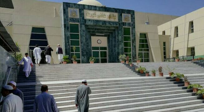 پشاور ہائی کورٹ کا دو افغان صحافیوں کو ڈی پورٹ کرنے سے روکنے کا حکم Peshawar High Court stops deportation of two Afghan journalists & orders case decision within two months