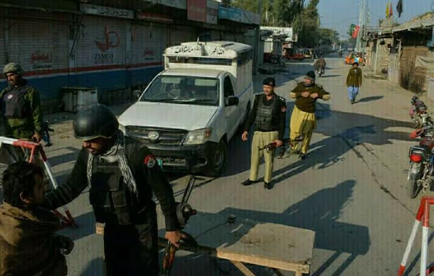 لکی مروت میں پولیس رائیڈر اسکواڈ پر فائرنگ، ایک اہلکار شہید، دوسرا زخمی Police rider squad attacked in Lakki Marwat; one cop martyred and another injured