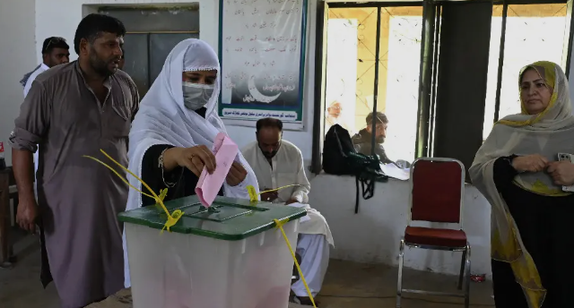 انتخابات کا دوسرا مرحلہ، مظفرآباد ڈویژن میں پولنگ کا وقت ختم ، ووٹوں کی گنتی جاری Second phase of elections: Polling has concluded in the Muzaffarabad Division, and vote counting is underway