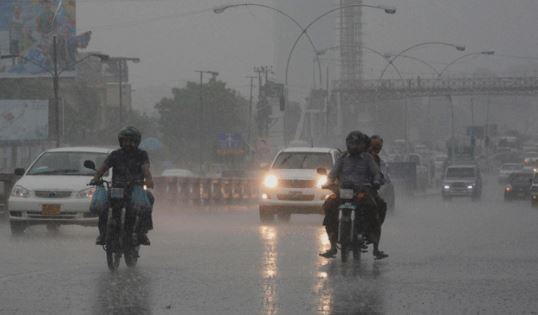آئندہ 24 گھنٹوں میں گرم اور مرطوب موسم کی پیش گوئی، بالائی علاقوں میں بارش کی پیشگوئی Rain spell ends across Pakistan; hot and humid weather expected in most areas