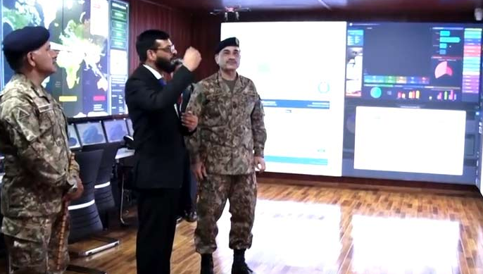 فیلڈ مارشل عاصم منیر کا نیشنل ایمرجنسیز آپریشن سینٹر ہیڈکوارٹرز کا دورہ، مون سون آفات سے نمٹنے کی تیاریوں کا جائزہ Field Marshal Asim Munir visits National Emergencies Operation Center headquarters; reviews preparations to deal with monsoon disasters