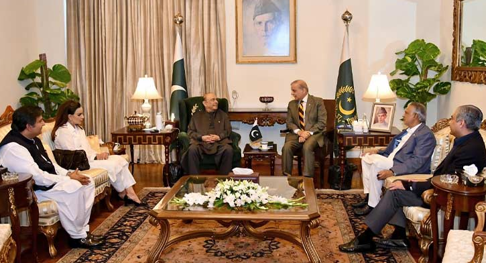 وزیراعظم کی صدر مملکت سے اہم ملاقات، مکہ مشترکہ دفاعی معاہدہ ، ملک کی معاشی ،سیکیورٹی اور سیاسی صورتحال پر گفتگو Prime Minister holds important meeting with the President; discussions held on the Makkah Joint Defense Agreement and the country's economic, security, and political situation.