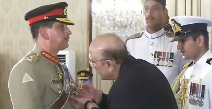 کمانڈر نیشنل سٹریٹجک کمانڈ جنرل سید عامر رضا کو نشان امتیاز (ملٹری) سے نواز دیا گیا Commander National Strategic Command General Syed Aamir Raza has been awarded the Nishan-e-Imtiaz (Military).