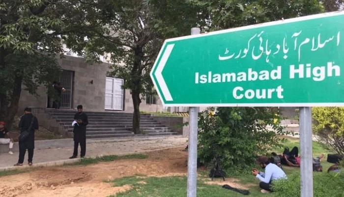 اسلام آباد کی سڑکیں بند کرنے کا کسی سیاسی جماعت کو اختیار نہیں، ہائیکورٹ