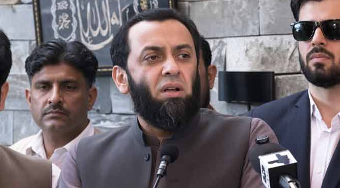 وزیراطلاعات کا کوہاٹ کا دورہ، زخمیوں کی عیادت، سہیل آفریدی ڈیلیور نہیں کرسکتے تو گھر چلے جائیں، عطا تارڑ Information Minister visits Kohat, visits injured, Sohail Afridi should go home if he cannot deliver, Atta Tarar