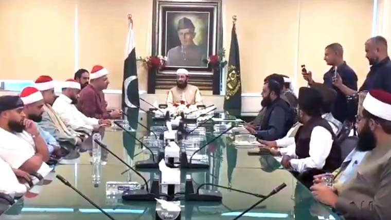 عالمی شہرت یافتہ مصری قرّاء کرام پاکستان پہنچ گئے، وفاقی وزیر مذہبی امور کا خیر مقدم World-renowned Egyptian reciters arrive in Pakistan, welcomed by Federal Minister for Religious Affairs
