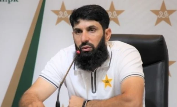 مصباح الحق قومی ٹیم کی سلیکشن کمیٹی سے مستعفی، انگلینڈ سے کھلاڑیوں کی واپس کے فیصلے پر ناراضی کا ظہار Misbah-ul-Haq resigns from the national team's selection committee; expresses displeasure over the decision to recall players from England.