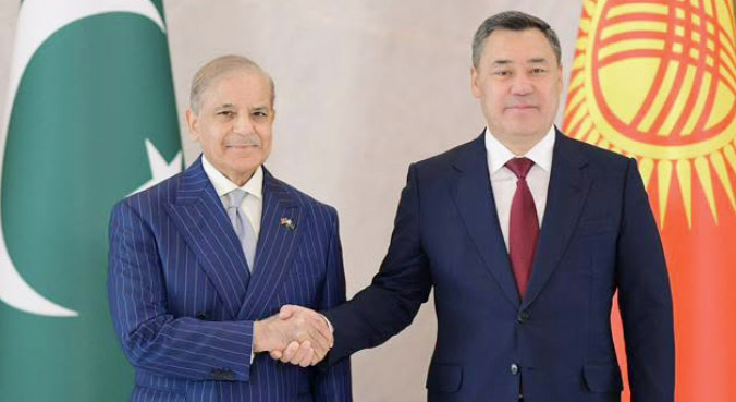 پاکستان اور کرغزستان کے درمیان تجارت، انسداد دہشتگردی اور آئی ٹی سمیت اہم معاہدوں پر دستخط Pakistan, Kyrgyzstan sign key agreements including trade, counter-terrorism, and IT