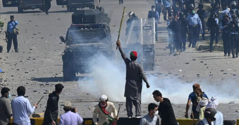 پی ٹی آئی کے اشتہاری اور مقدمات میں مطلوب رہنماؤں کے وارنٹس پر عملدرآمد تیز کرنے کا فیصلہ Decision to expedite execution of warrants for PTI leaders wanted in advertisements and cases
