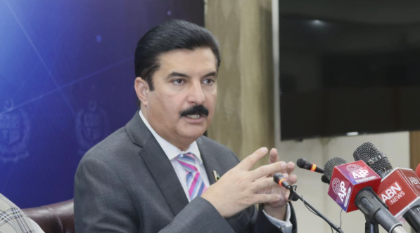 تحریک انصاف لانگ مارچ کیلئے اسلام آباد نہیں پہنچے گی،گورنر خیبر پختونخوا فیصل کریم کنڈی Tehreek-e-Insaf will not reach Islamabad for the long march: Khyber Pakhtunkhwa Governor Faisal Karim Kundi.